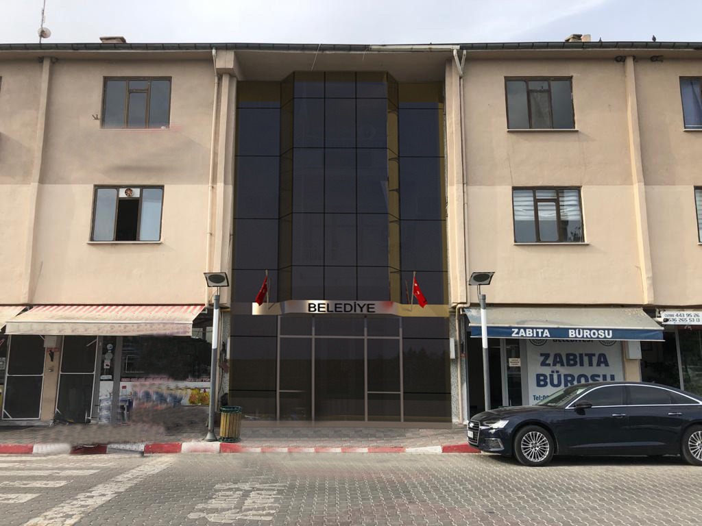 Belediye binamızın girişini yılbaşına kadar yeniliyoruz.